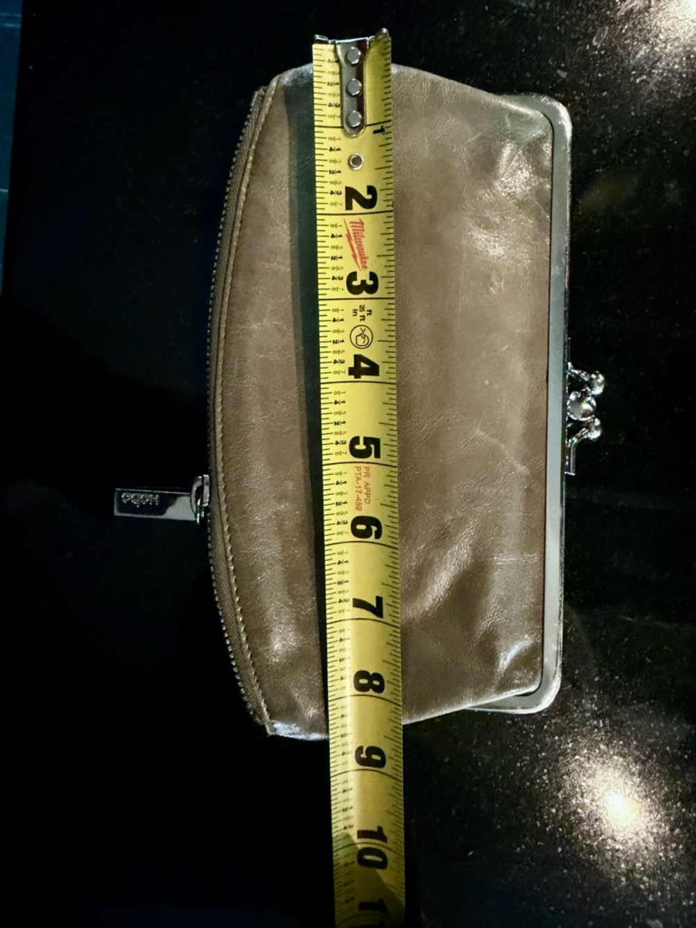 HOBO Millie Clutch in green/gray - Picture 3 of 8